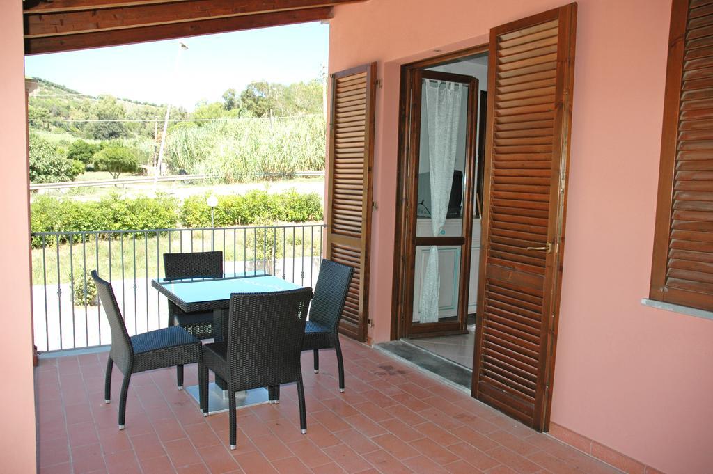 Baia Fiorita Appartement Porto Azzurro Buitenkant foto