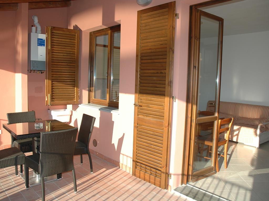 Baia Fiorita Appartement Porto Azzurro Buitenkant foto